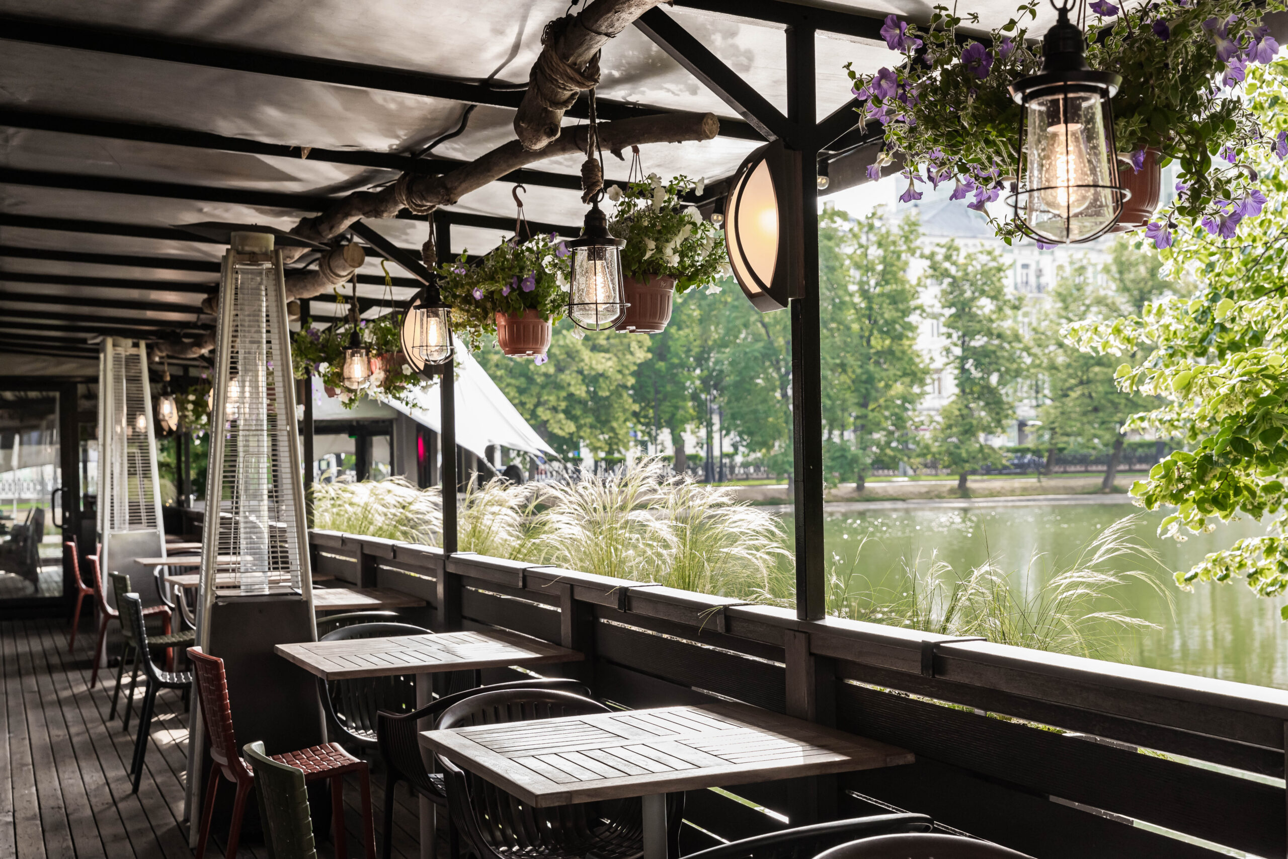 Где погулять на чистых прудах